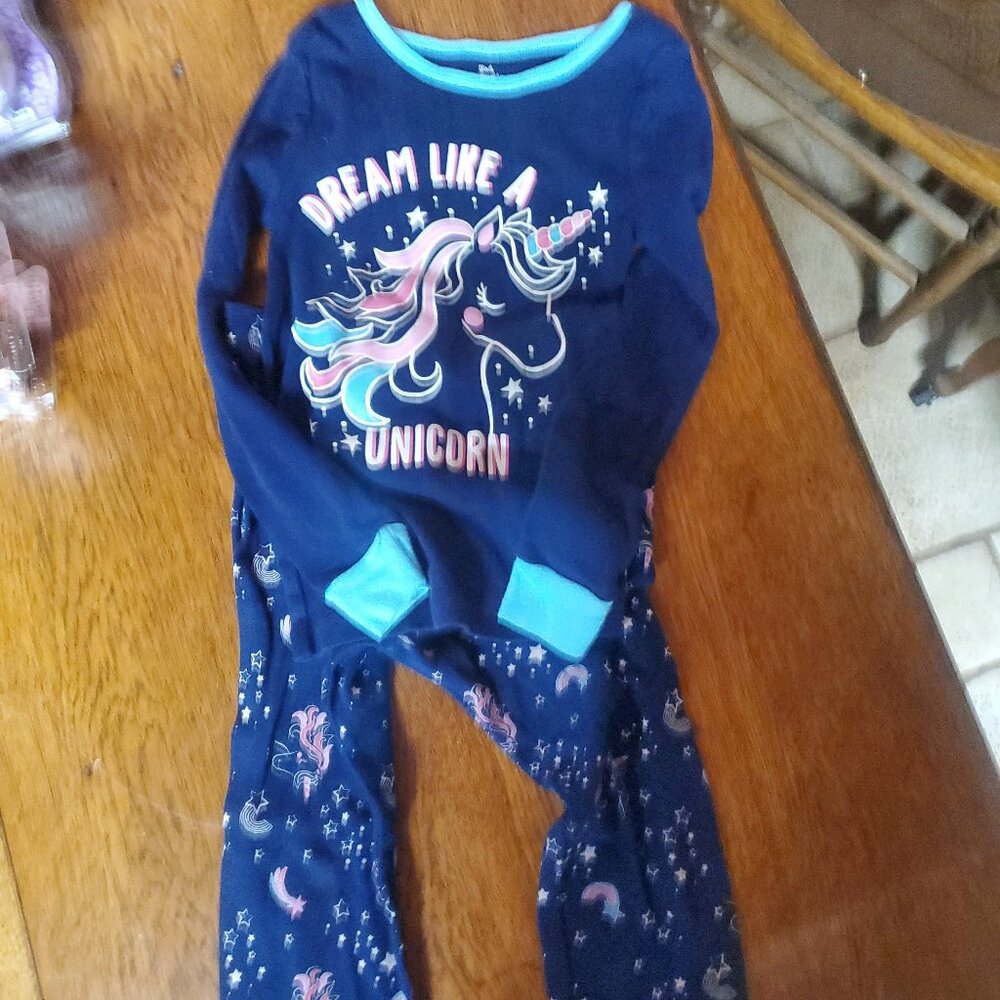 Size 6 girls unicorn pajamas set